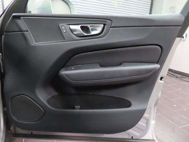 Used 2023 Volvo XC60 B5 Plus AWD/4WD image 13