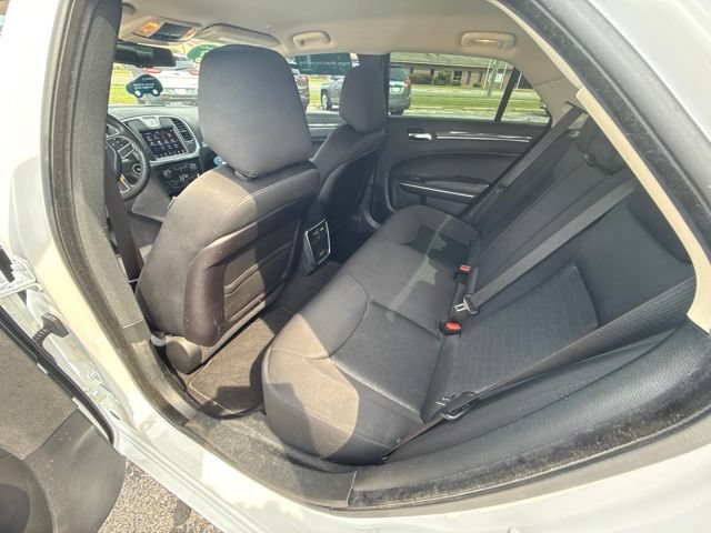 Used 2019 Chrysler 300 Touring w/ Chrome Appearance Package RWD image 27