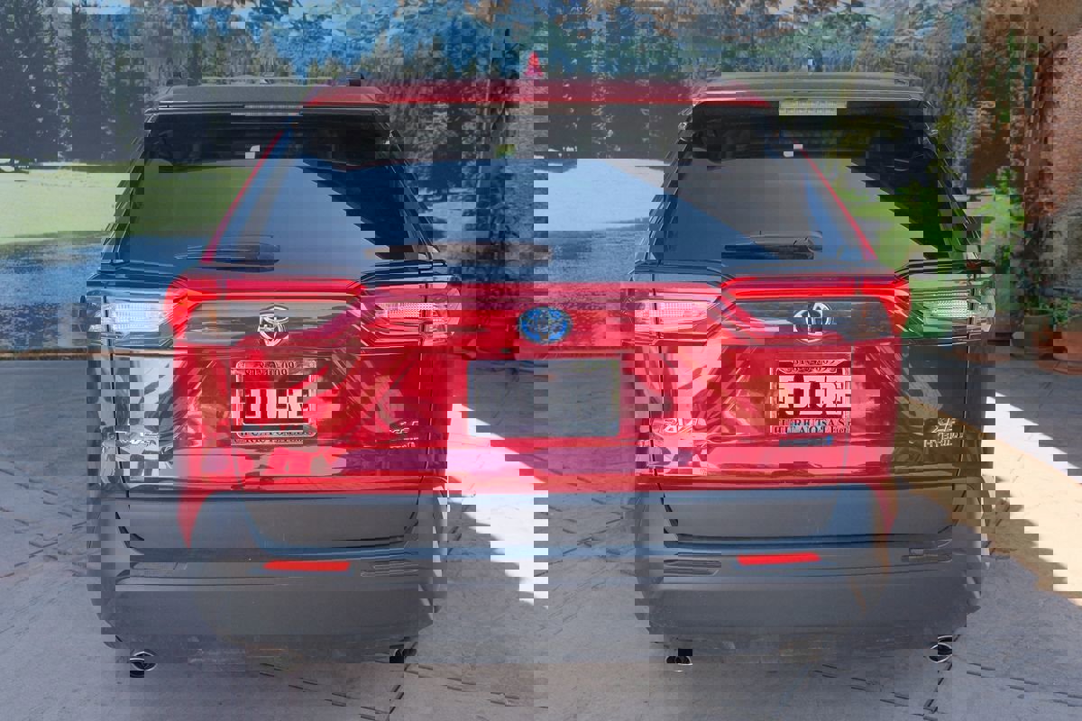 Used 2022 Toyota RAV4 XLE image 5