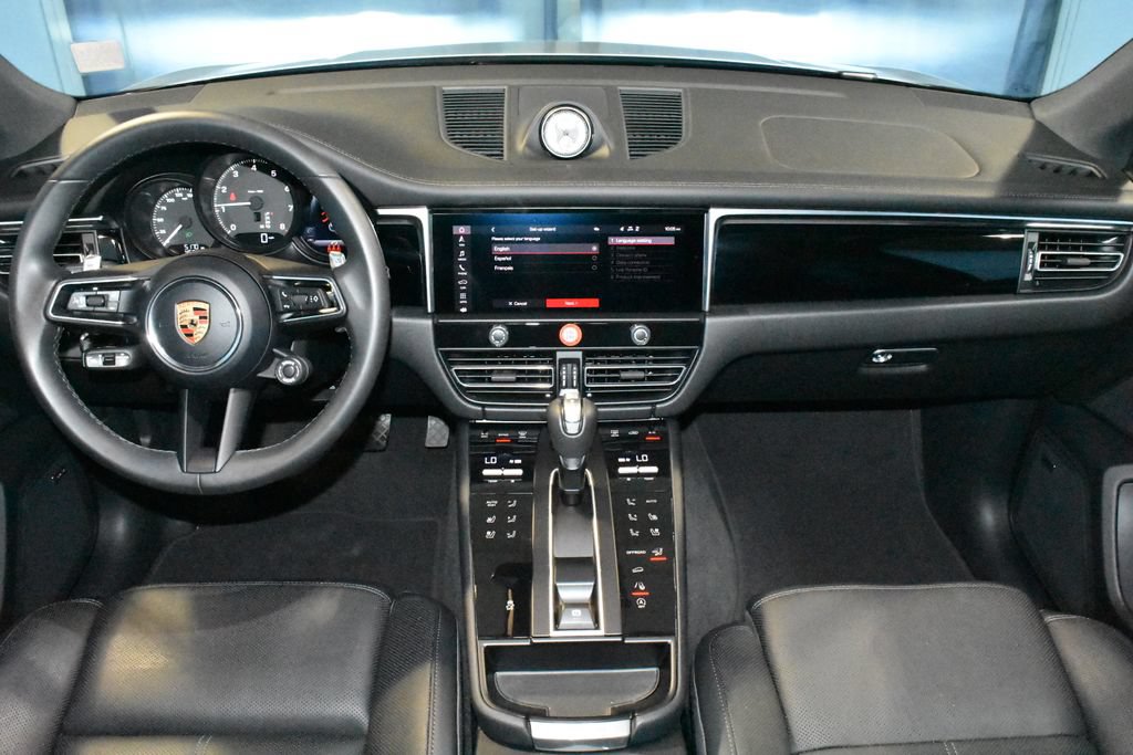 Certified 2026 Porsche Macan AWD/4WD image 9