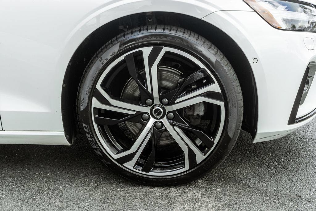 Used 2023 Volvo S60 B5 Plus w/ Climate Package AWD/4WD image 4