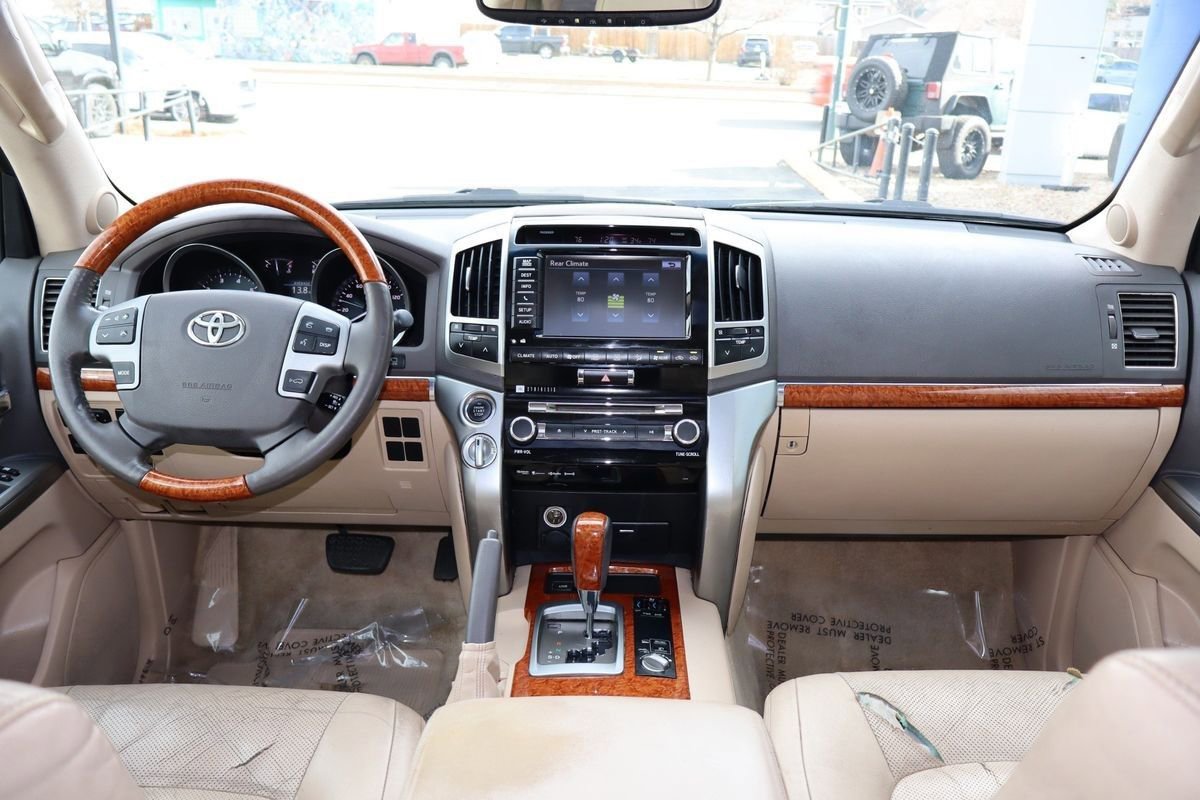 Used 2013 Toyota Land Cruiser image 11