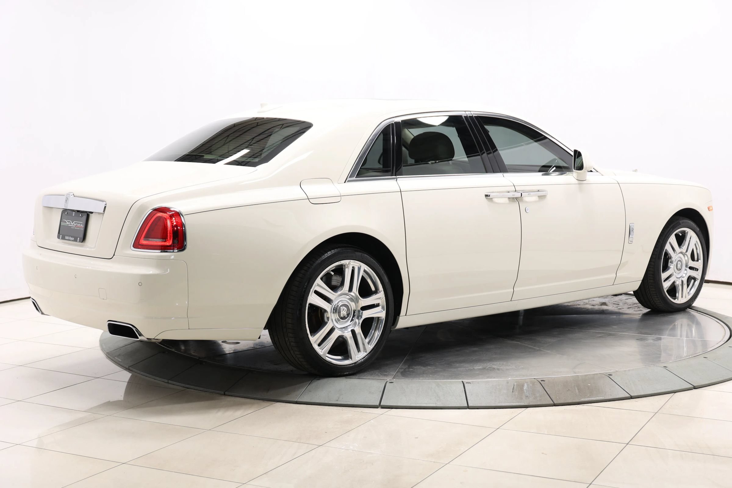Used 2016 Rolls-Royce Ghost RWD image 78