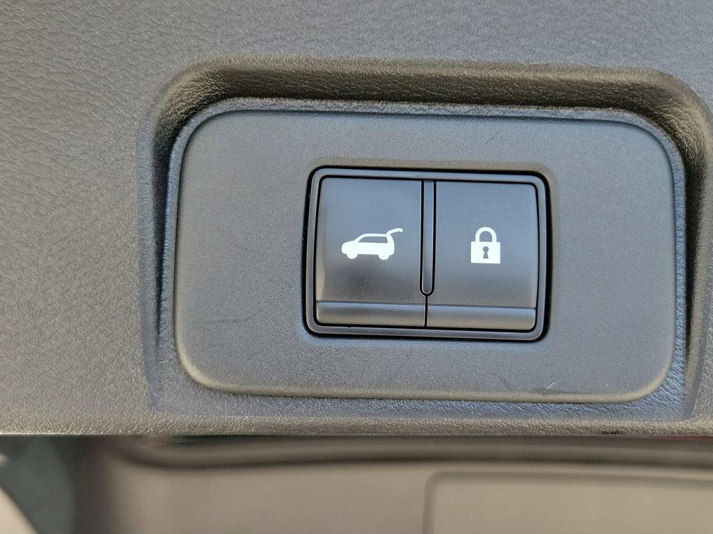 Used 2025 Nissan Rogue SV FWD image 9