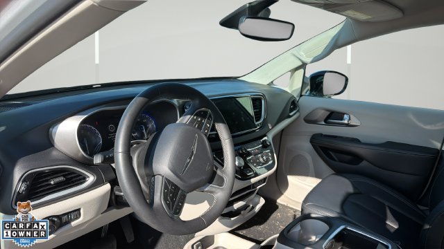 Certified 2024 Chrysler Pacifica Touring-L FWD image 9