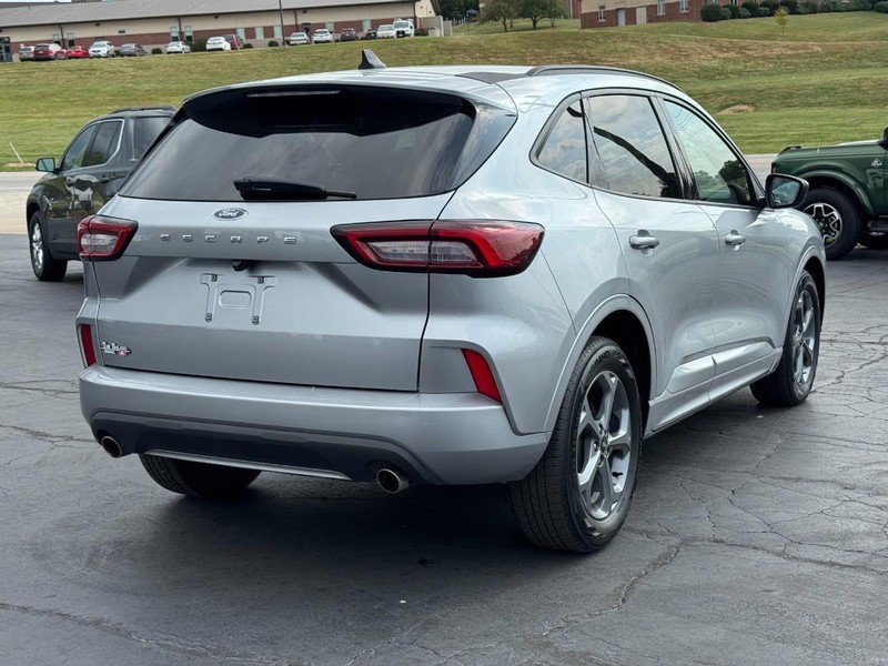 Used 2023 Ford Escape ST-Line FWD image 3