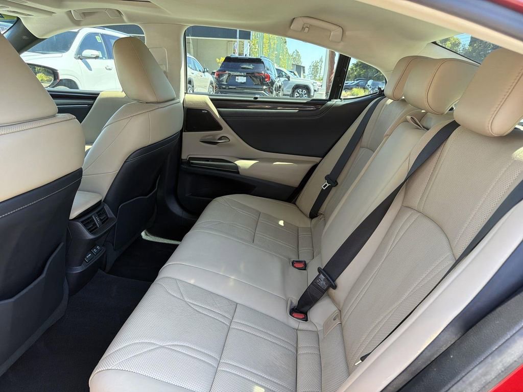 Used 2021 Lexus ES 300h Ultra Luxury w/ Accessory Package 2 image 25