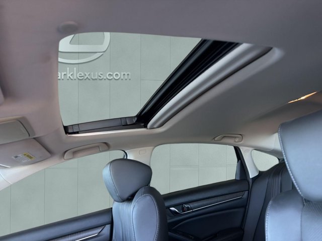 Used 2020 Honda Accord Touring image 24