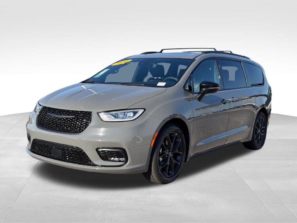 Used 2025 Chrysler Pacifica Limited