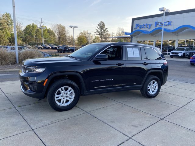 Used 2024 Jeep Grand Cherokee Laredo image 6