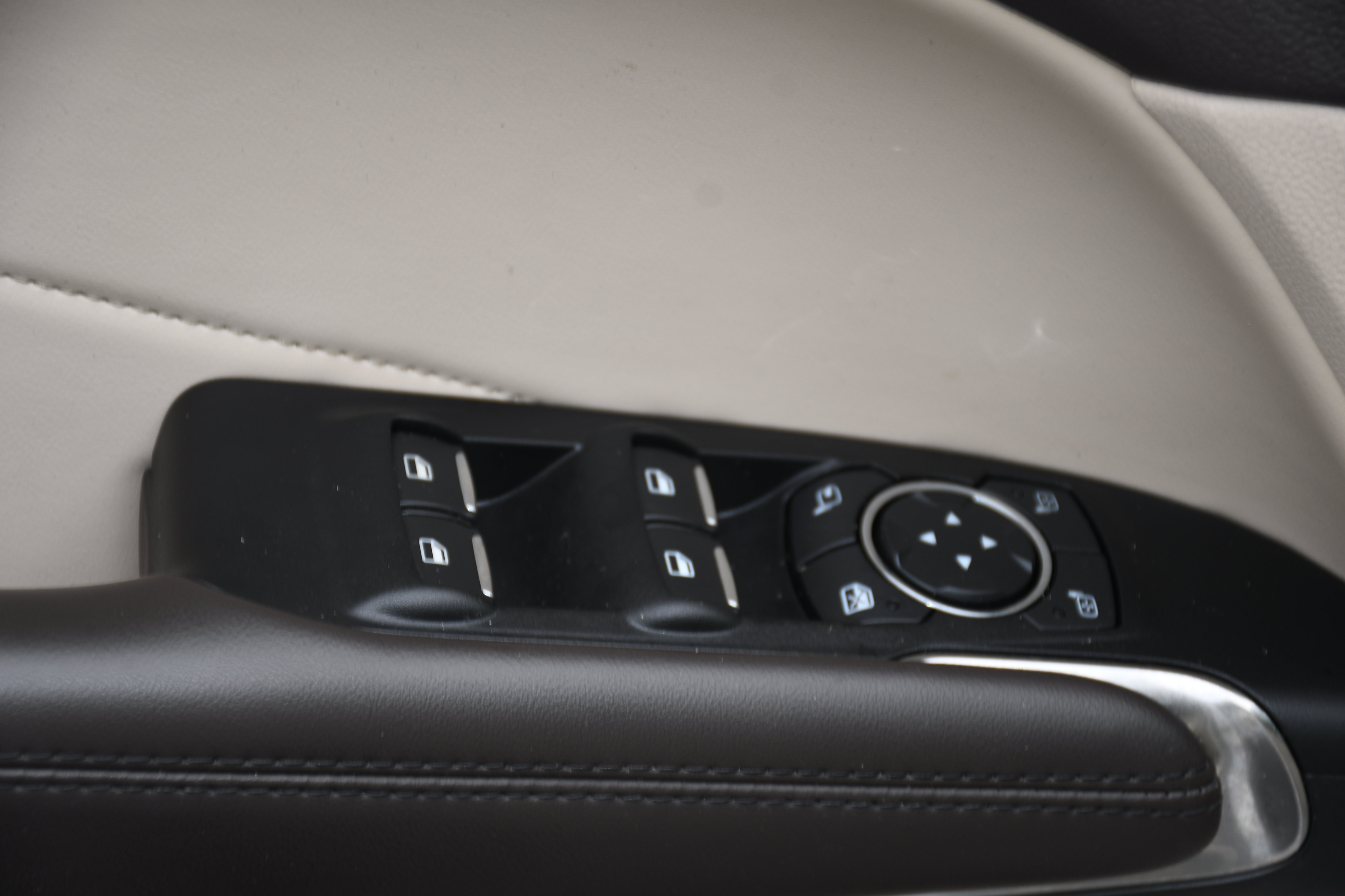 Used 2019 Lincoln MKC Reserve w/ MKC Technology Package FWD image 11