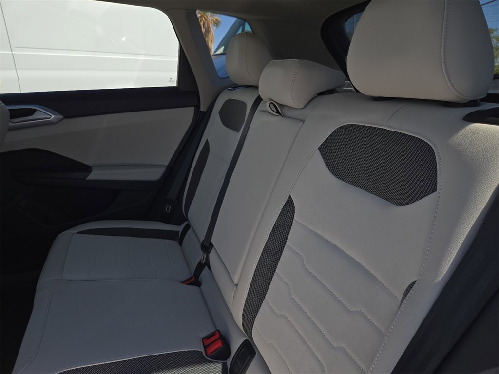 New 2025 Volkswagen Taos SE image 14