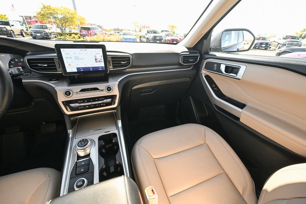 Certified 2023 Ford Explorer XLT w/ Equipment Group 202A image 35