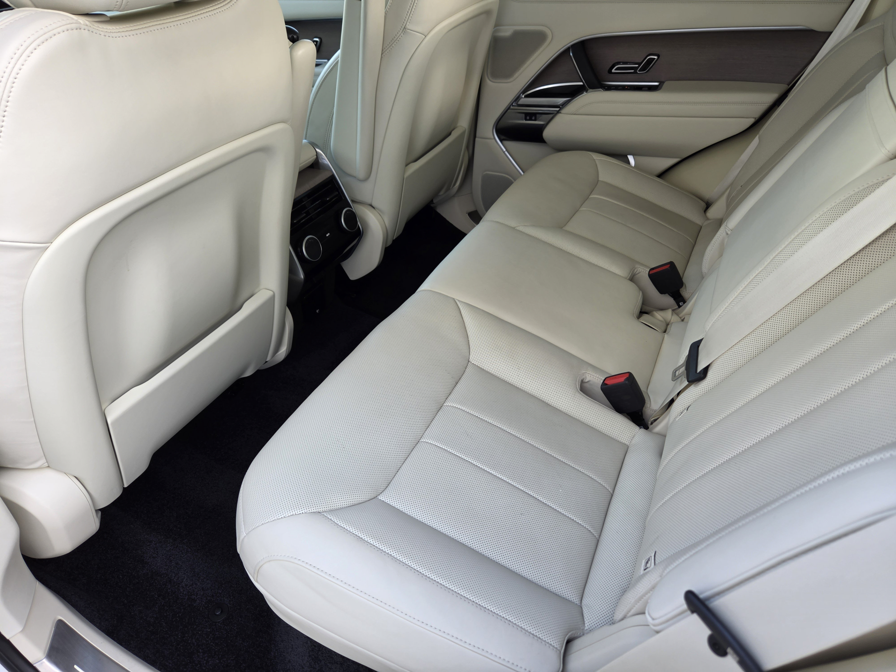 Certified 2024 Land Rover Range Rover SE AWD/4WD image 27