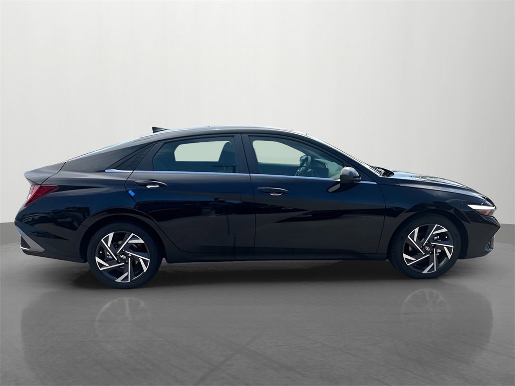 Used 2024 Hyundai Elantra SEL w/ Convenience Package image 7