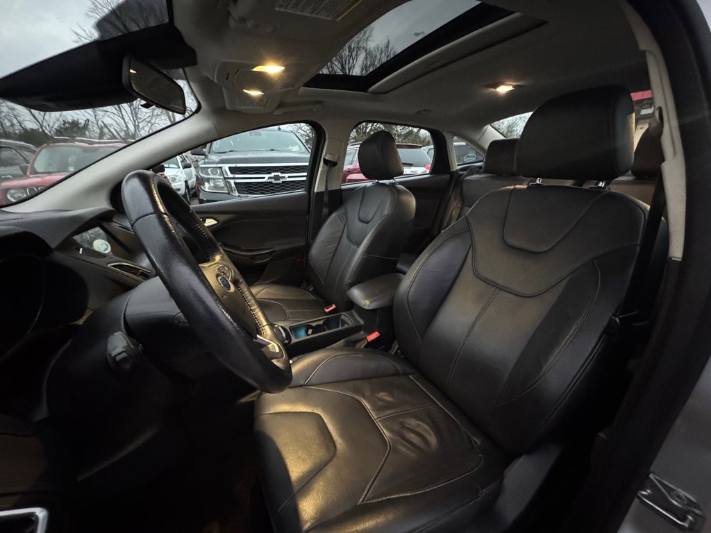 Used 2017 Ford Focus Titanium w/ Titanium Technology Package image 8