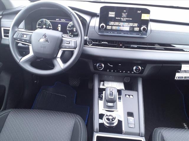 New 2025 Mitsubishi Outlander ES image 25