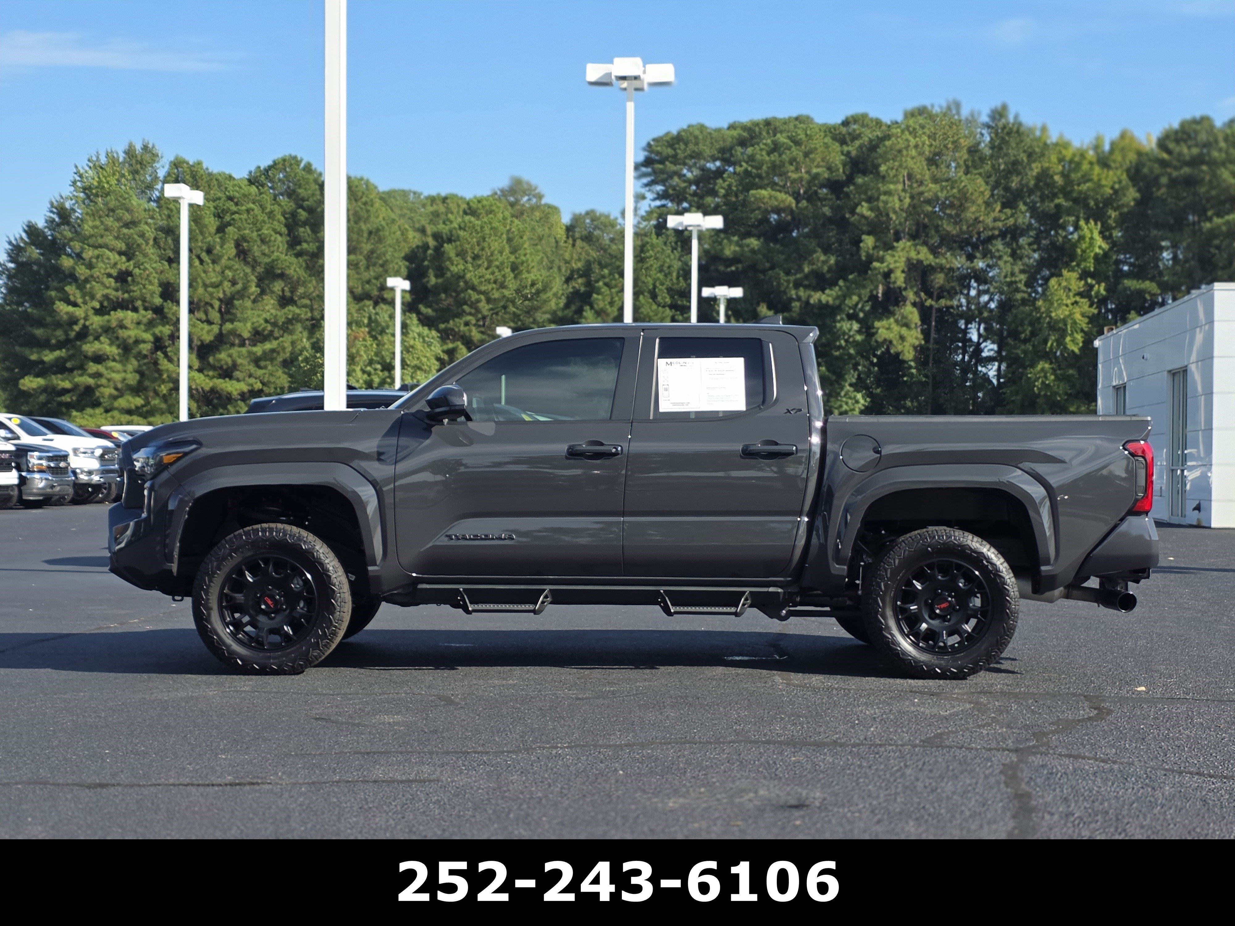 Used 2025 Toyota Tacoma SR5 AWD/4WD image 4