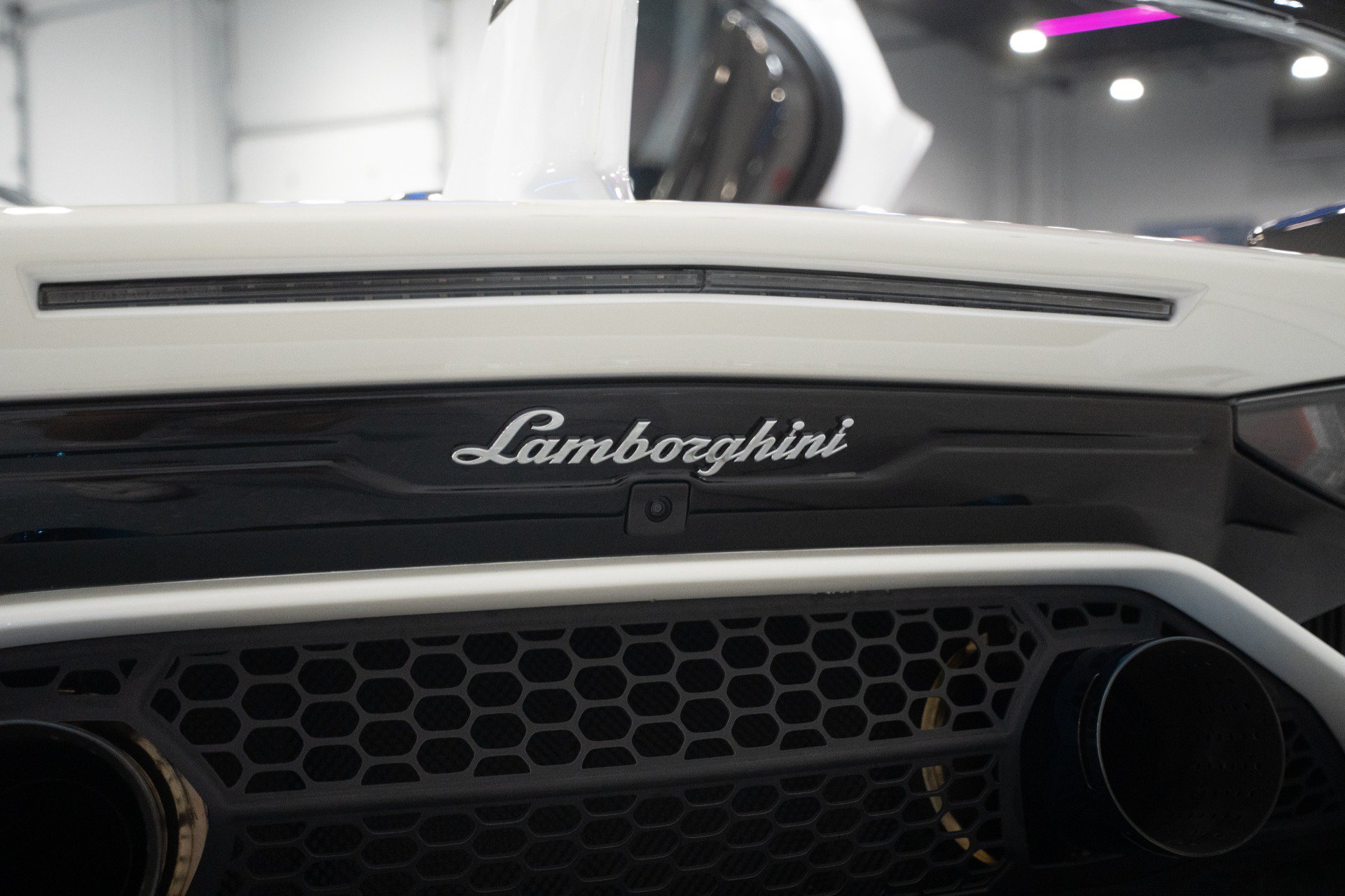 Used 2020 Lamborghini Aventador SVJ AWD/4WD image 16