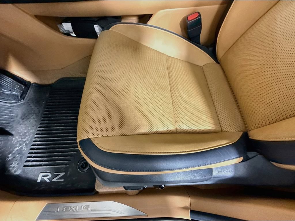 Certified 2025 Lexus RZ 300e w/ Accessory Package (2T) FWD image 19