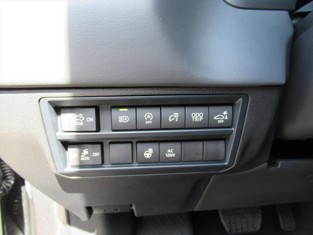 Used 2025 Toyota Tundra Platinum image 18