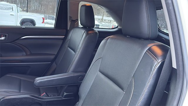 Used 2015 Toyota Highlander Limited image 26