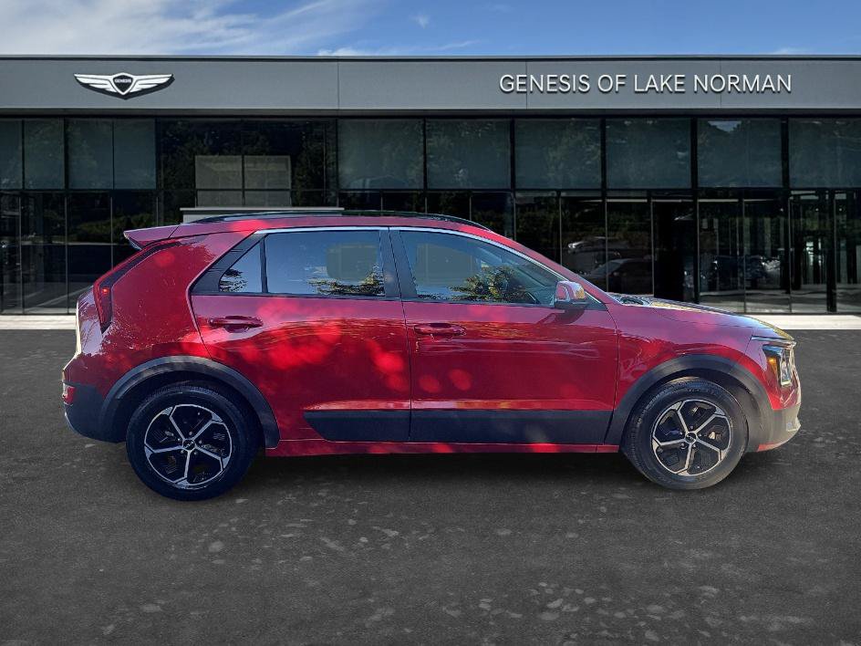 Used 2023 Kia Niro EX FWD image 4