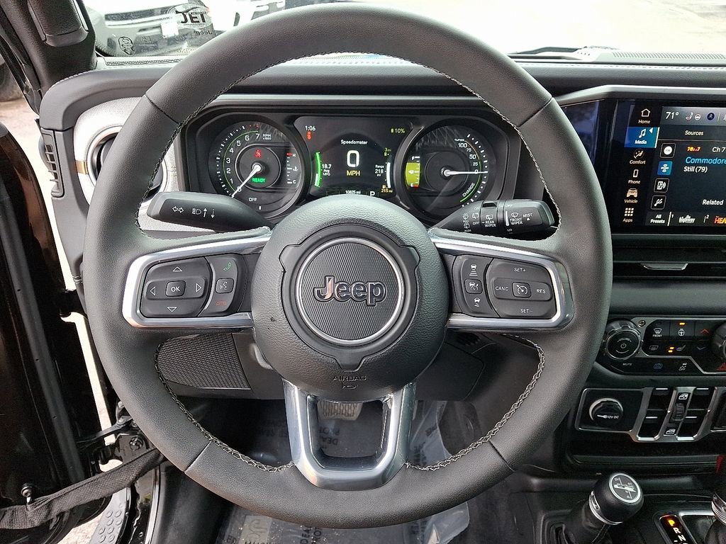 Used 2025 Jeep Wrangler Unlimited Sahara image 18