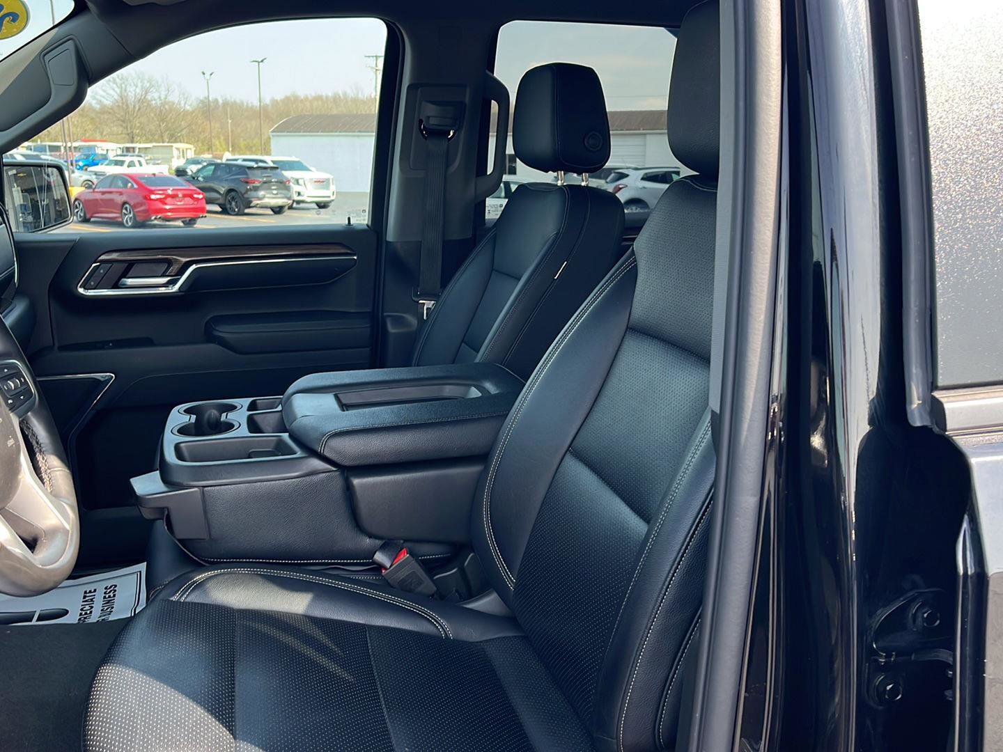 Used 2024 Chevrolet Silverado 1500 LT AWD/4WD image 19