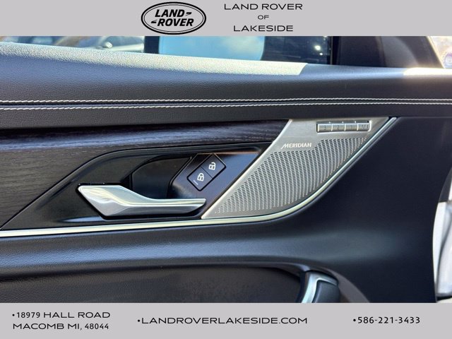 Used 2024 Jaguar XF R-Dynamic SE AWD/4WD image 12