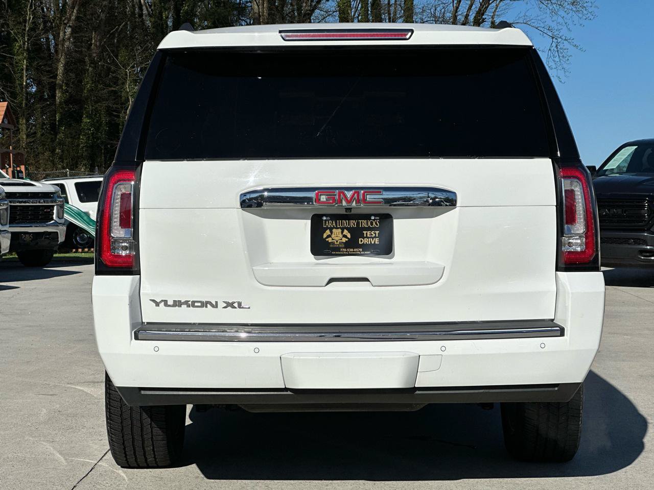 Used 2015 GMC Yukon XL Denali w/ Touring Package AWD/4WD image 6