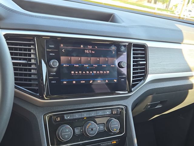 Used 2023 Volkswagen Atlas SE w/ Panoramic Sunroof Package FWD image 11