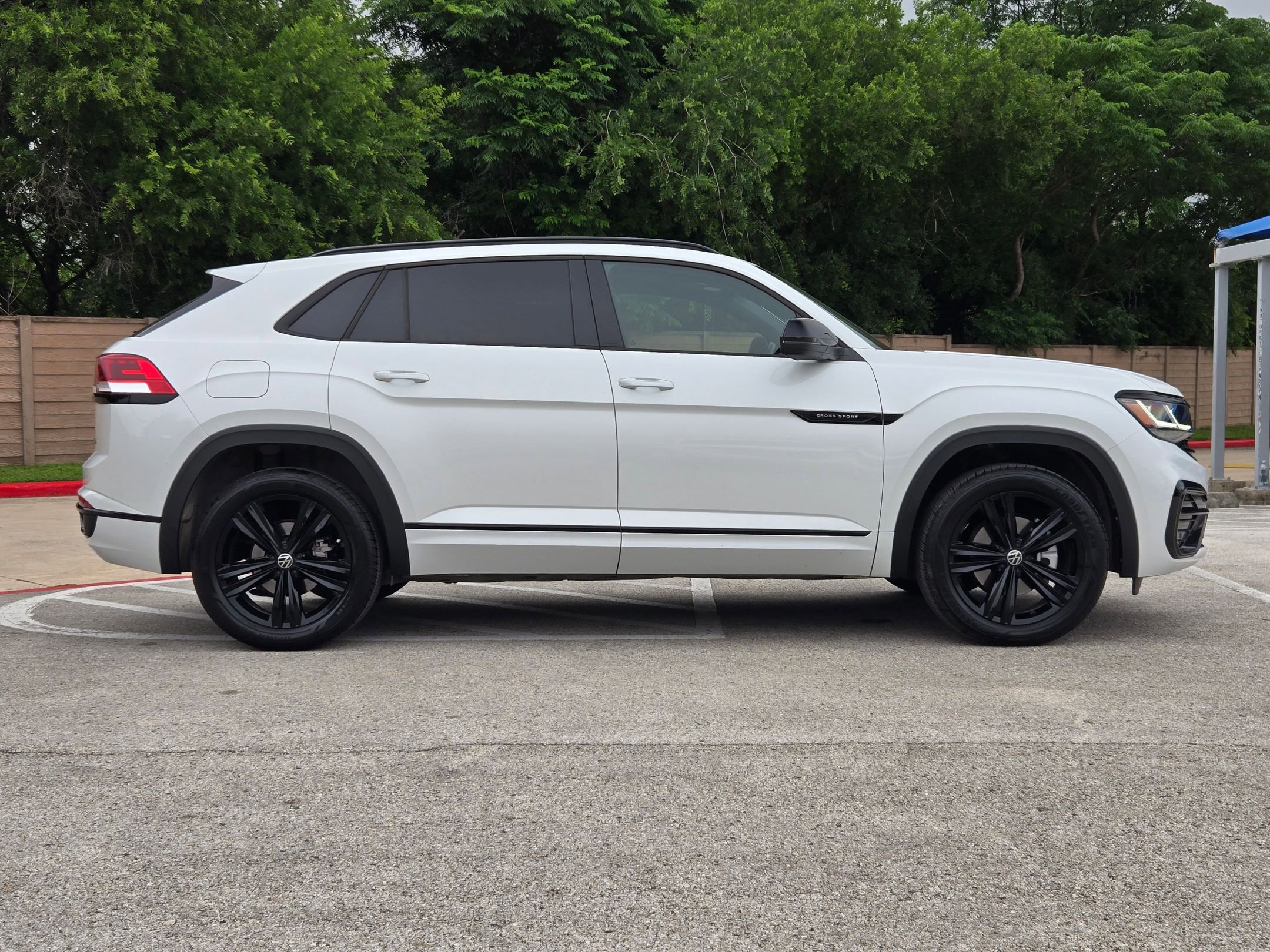 Used 2023 Volkswagen Atlas Cross Sport SEL R-Line AWD/4WD video 2