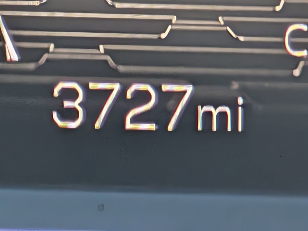 Used 2025 GMC Acadia Elevation FWD image 17
