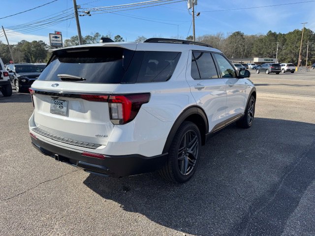 Used 2025 Ford Explorer ST-Line w/ ST-Line Street Pack image 6