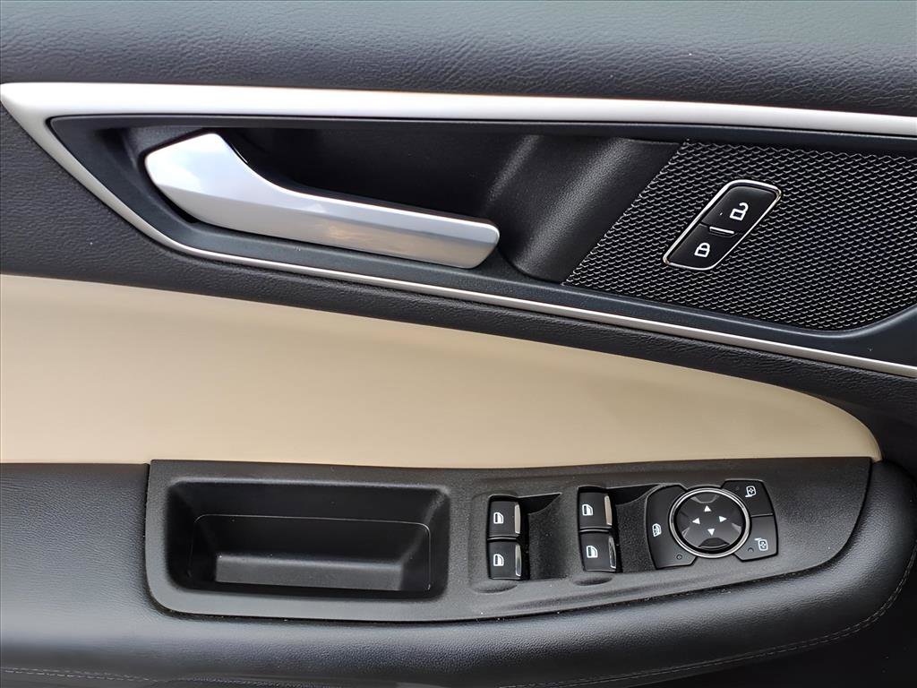 Used 2024 Ford Edge SEL w/ Convenience Package image 17