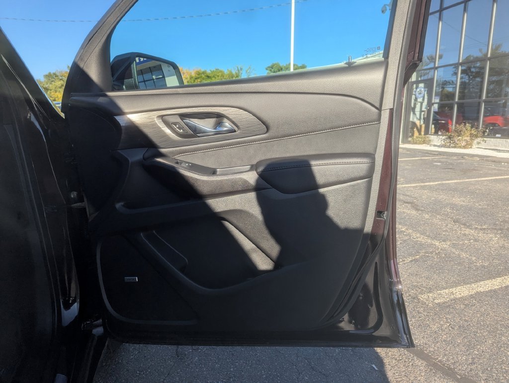 Used 2022 Chevrolet Traverse High Country AWD/4WD image 32