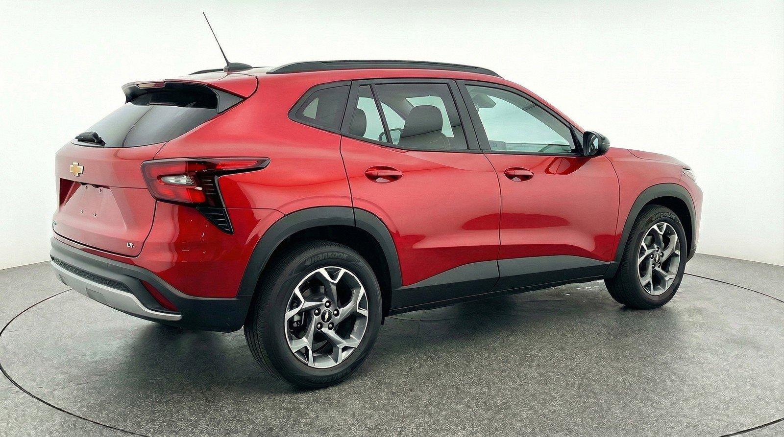 Used 2025 Chevrolet Trax LT FWD image 9