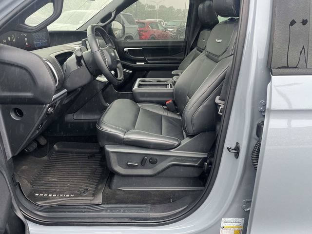 Used 2025 Ford Expedition Platinum w/ Stealth Performance Package AWD/4WD image 17