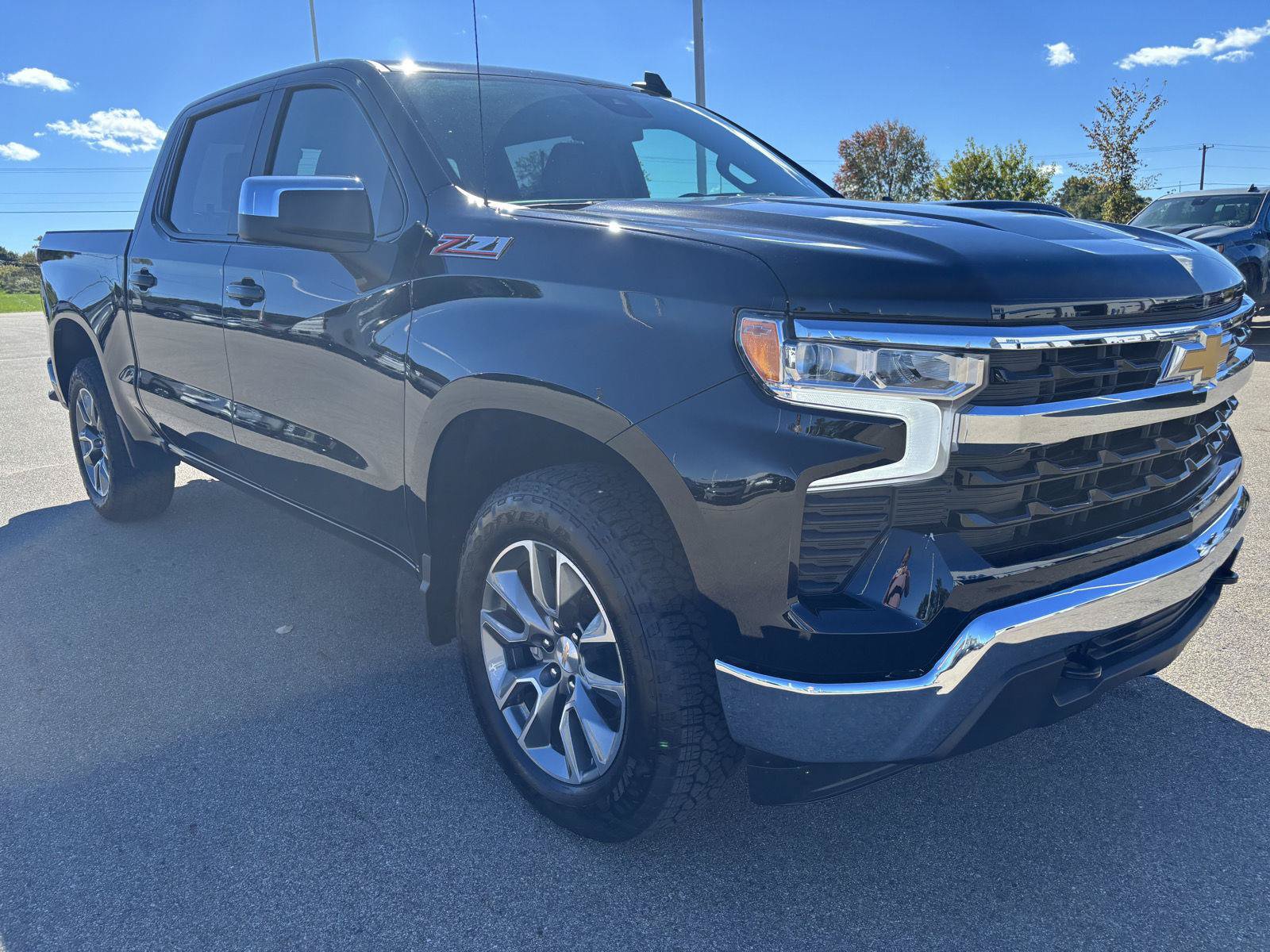 Used 2026 Chevrolet Silverado 1500 LT w/ Z71 Off-Road Package AWD/4WD image 9