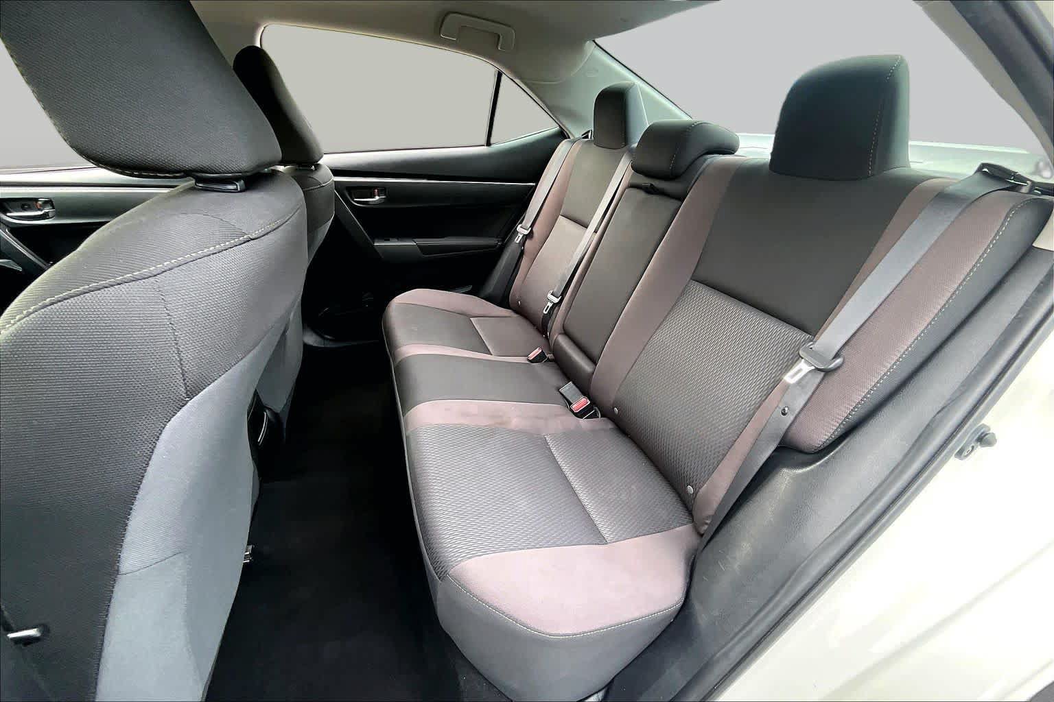 Used 2018 Toyota Corolla LE FWD image 19