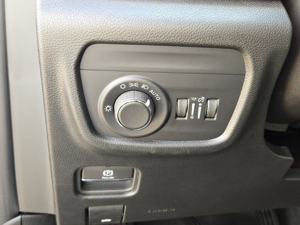 New 2025 Jeep Grand Cherokee L Laredo w/ Trailer Tow Package image 27