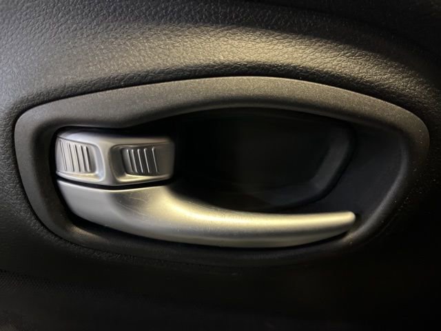 Used 2019 Jeep Renegade Latitude w/ Cold Weather Group image 11