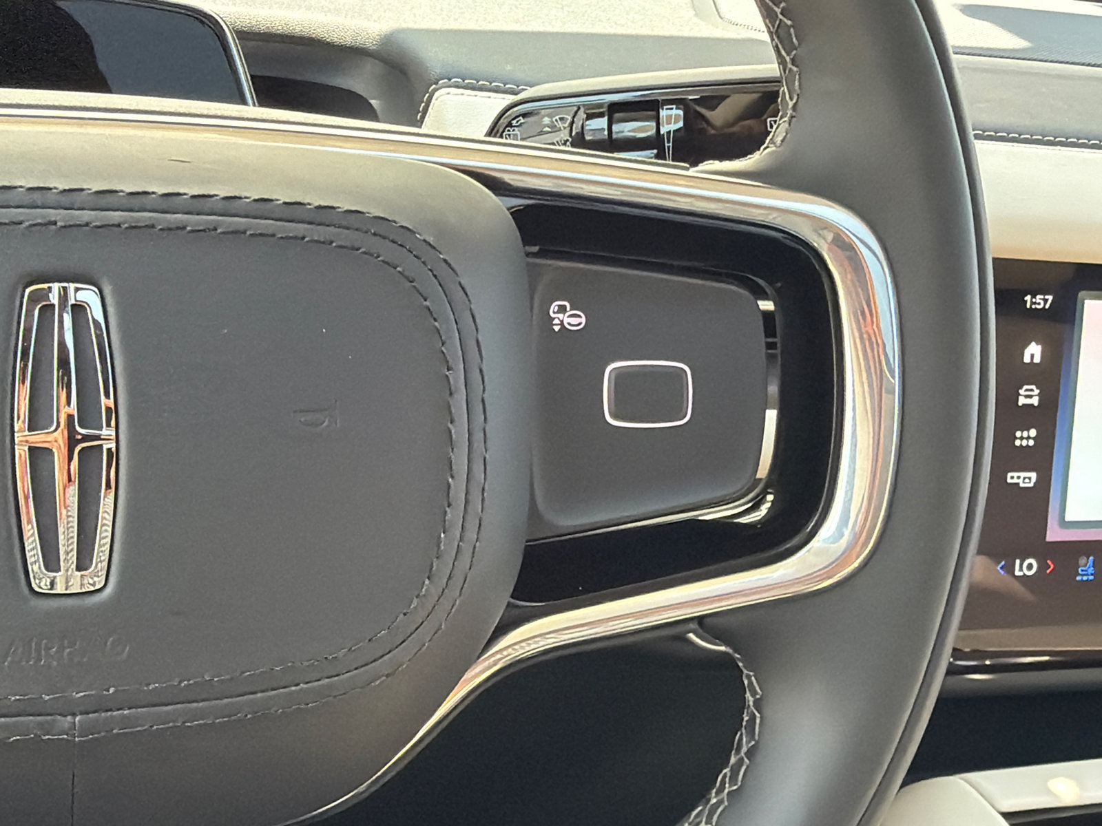 New 2027 Lincoln Navigator Reserve AWD/4WD image 23