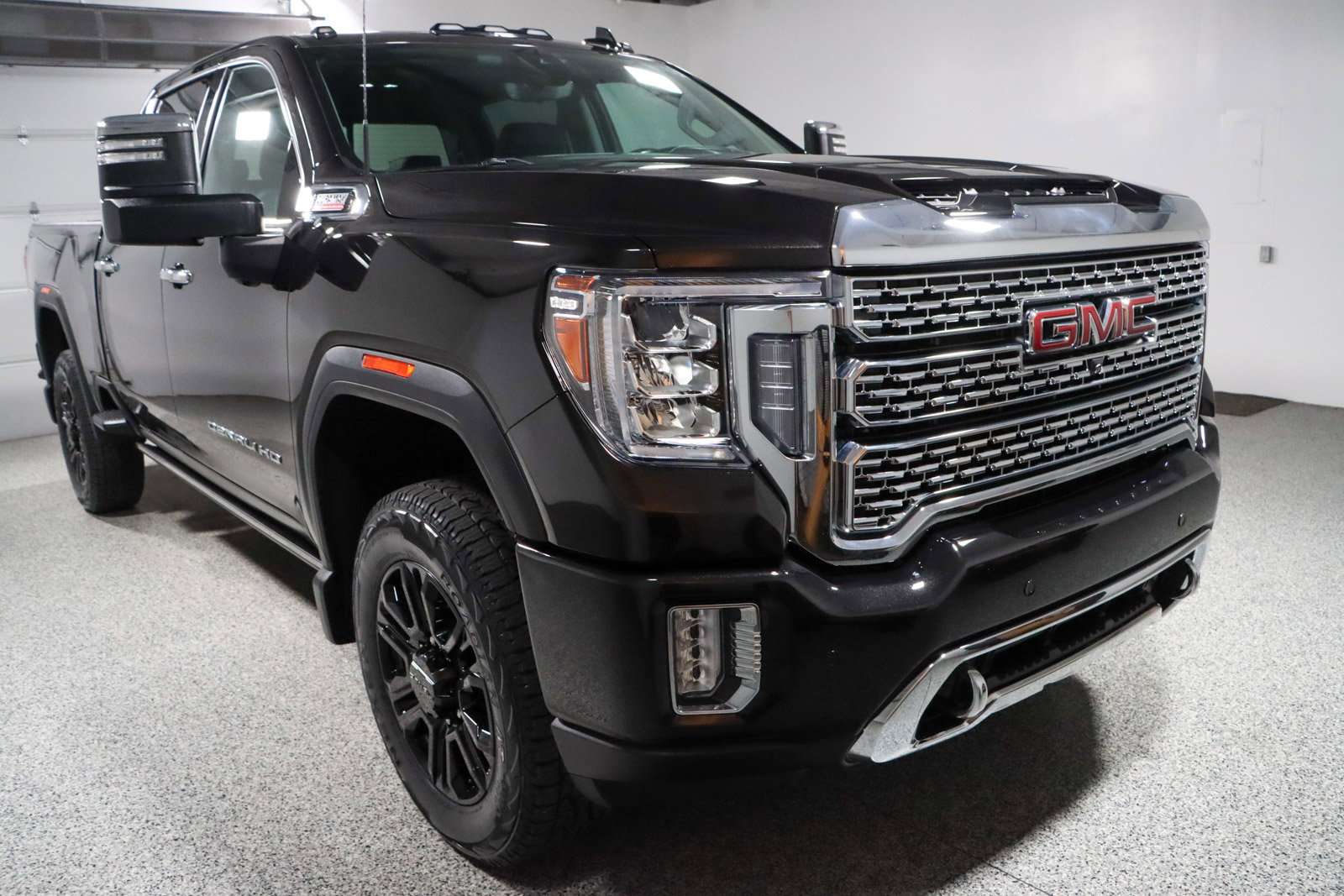 Used 2022 GMC Sierra 2500 Denali w/ Denali Black Diamond Edition AWD/4WD image 5