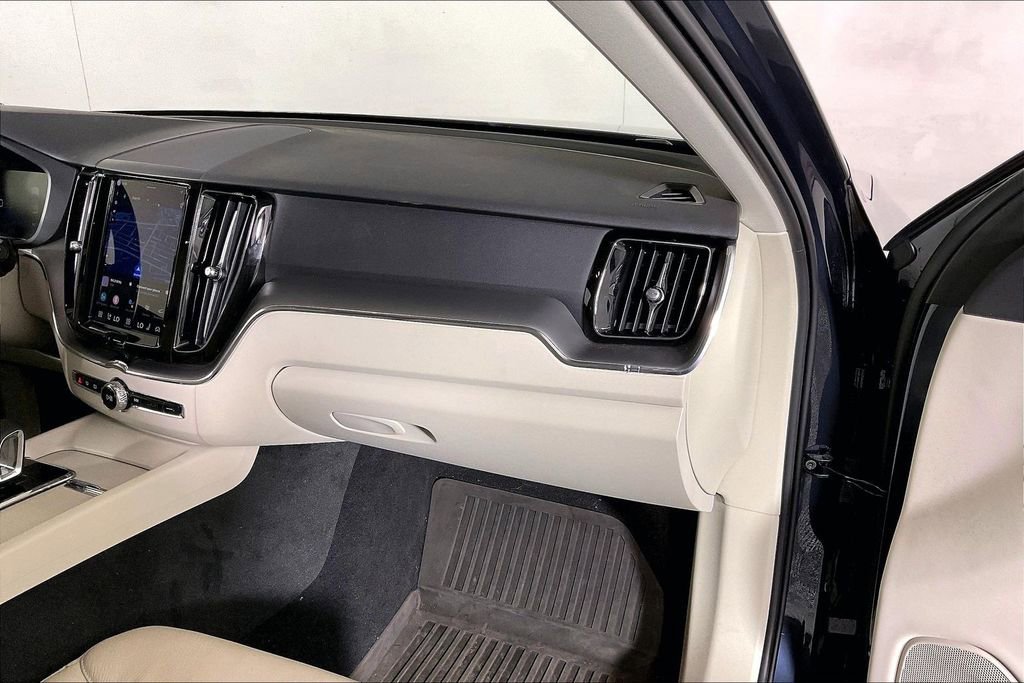 Used 2025 Volvo XC60 B5 Plus w/ Protection Package Premier image 16