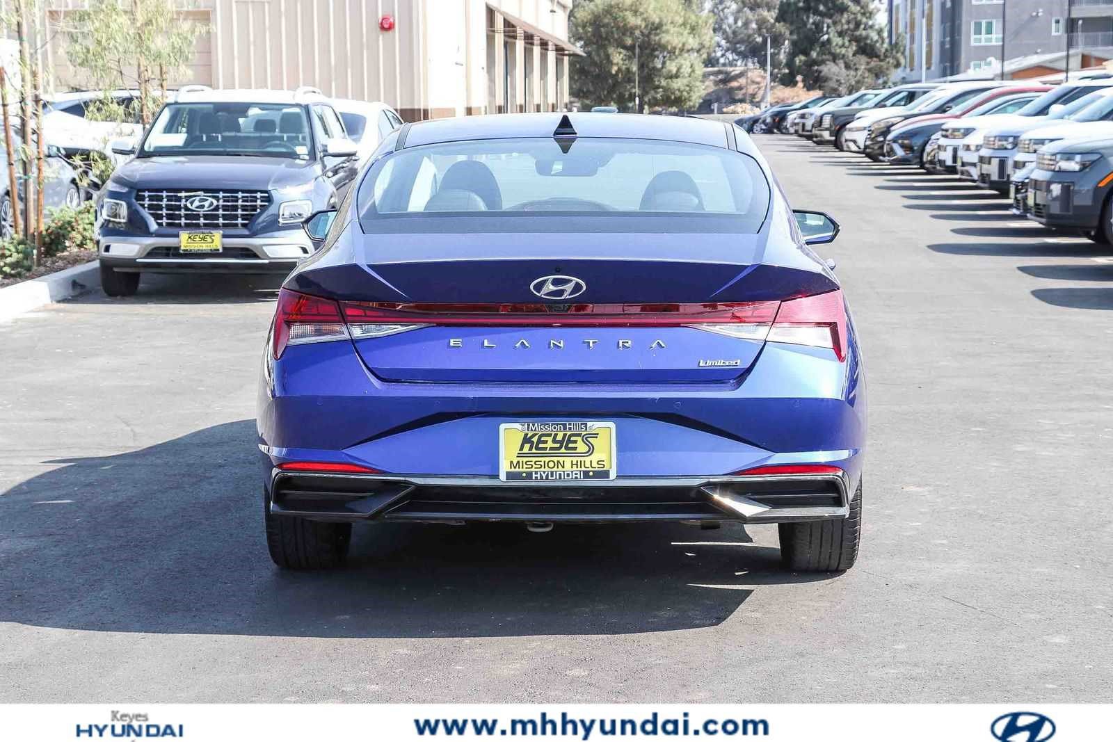 Certified 2023 Hyundai Elantra Limited w/ Cargo Package FWD image 3