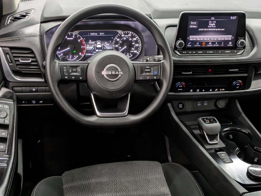Used 2024 Nissan Rogue SV image 4