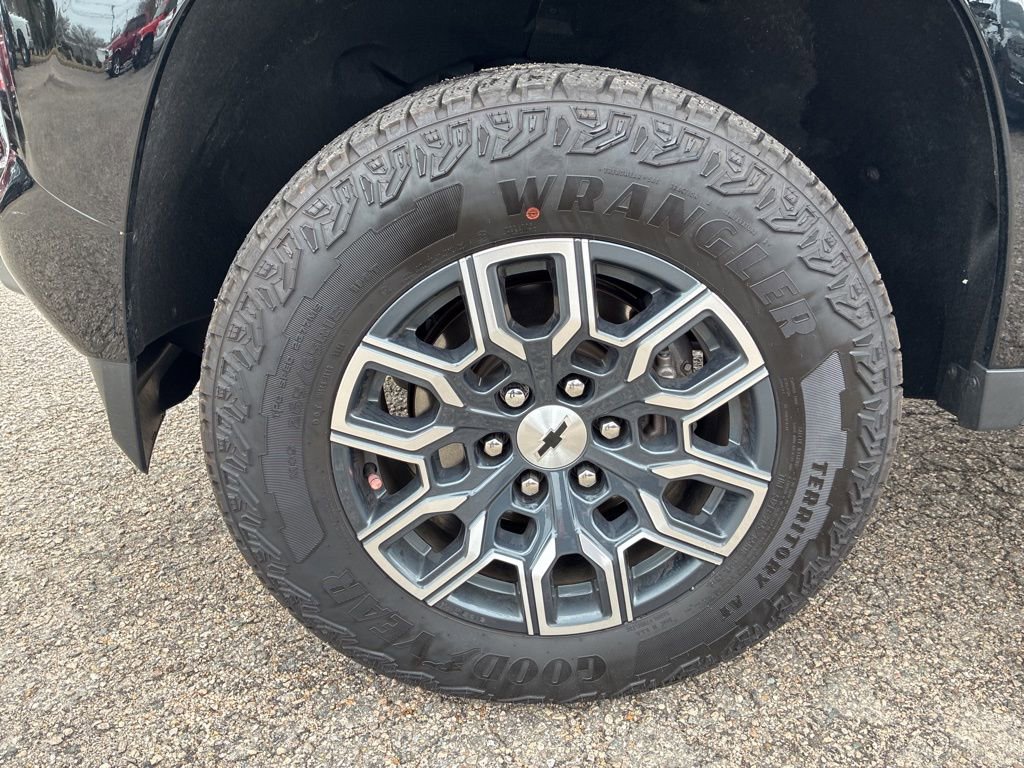 Used 2024 Chevrolet Colorado Z71 w/ Z71 Convenience Package 2 image 10