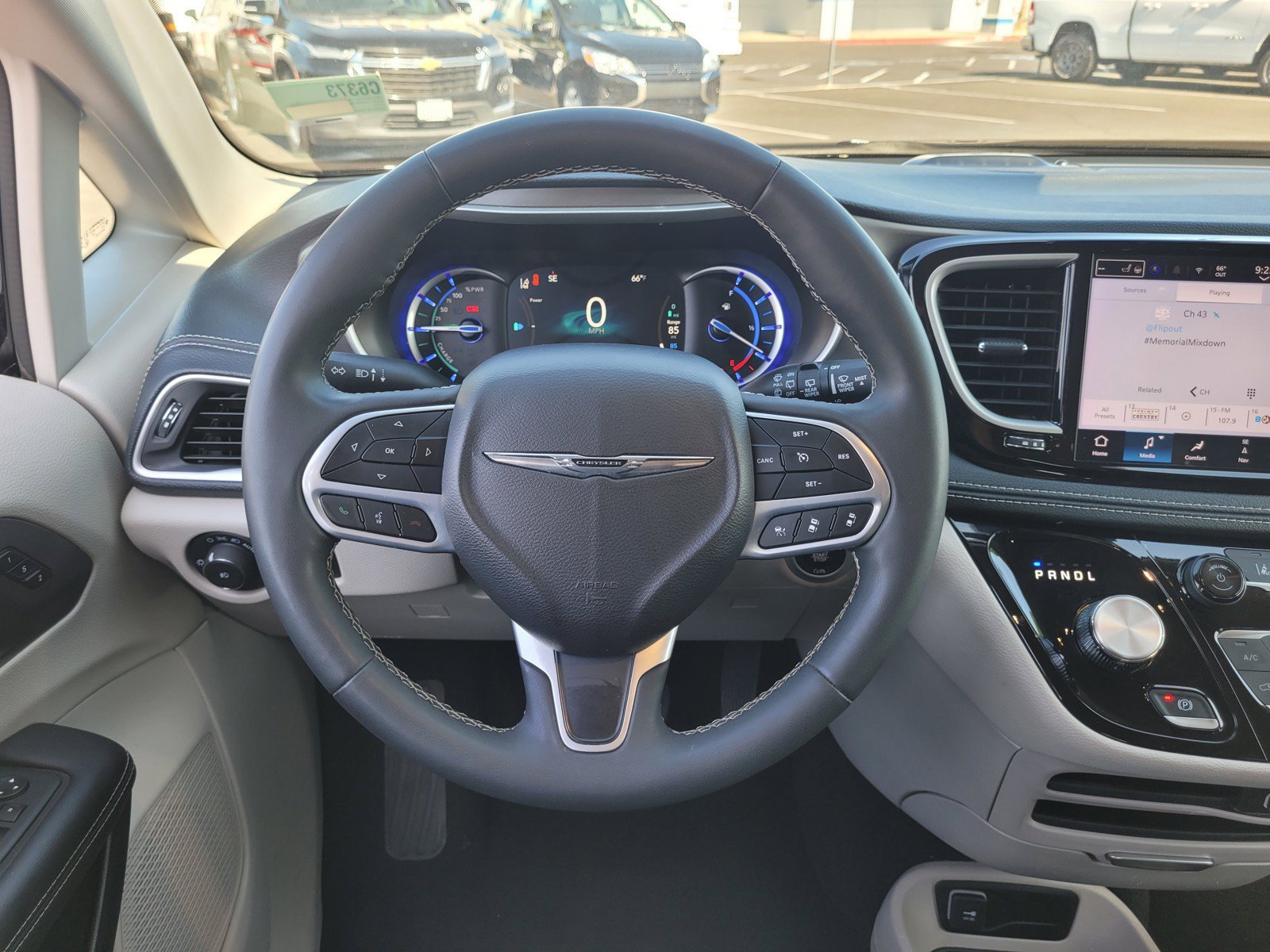 Used 2024 Chrysler Pacifica Limited FWD image 17